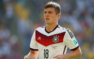 亿德电竞热评-于帕梅卡诺这转身速度被针对